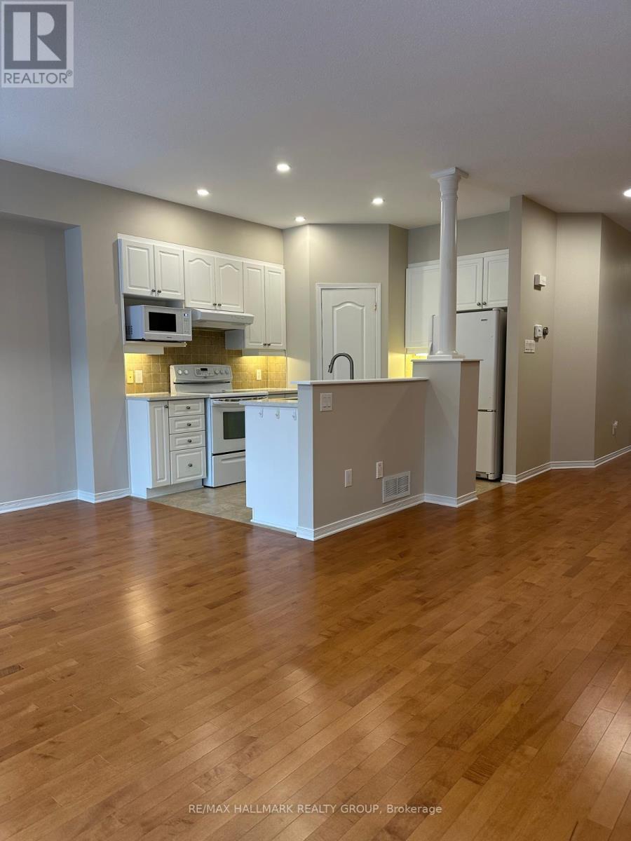 252 Badgeley Avenue, Ottawa, Ontario  K2T 0A7 - Photo 8 - X12688582