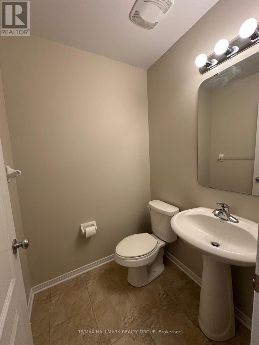 252 Badgeley Avenue, Ottawa, Ontario  K2T 0A7 - Photo 9 - X12688582