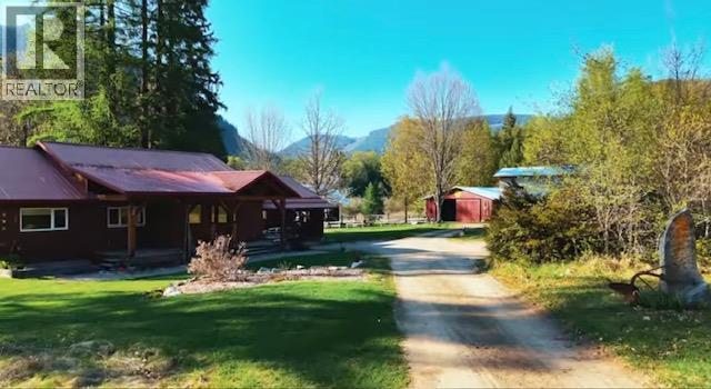 3371 Highway 3b, Fruitvale, British Columbia  V0G 1L1 - Photo 2 - 10372232