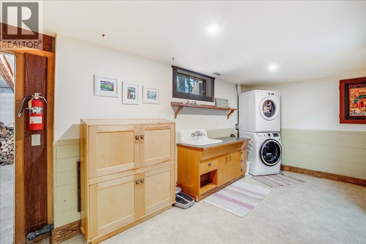 3371 Highway 3b, Fruitvale, British Columbia  V0G 1L1 - Photo 28 - 10372232