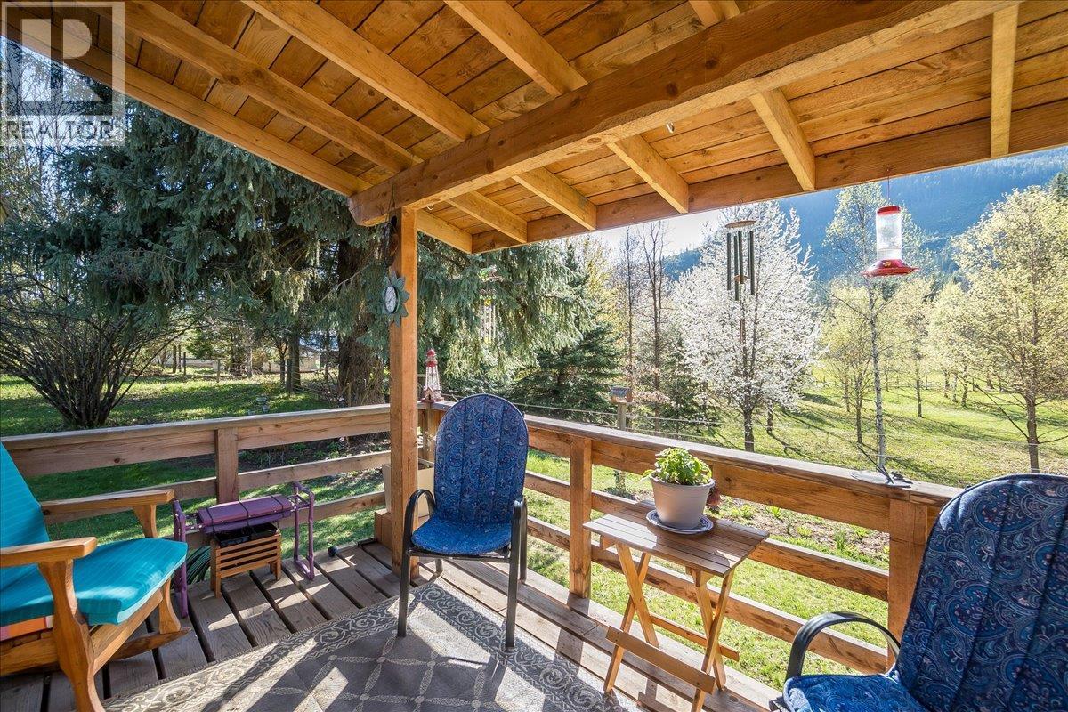 3371 Highway 3b, Fruitvale, British Columbia  V0G 1L1 - Photo 39 - 10372232