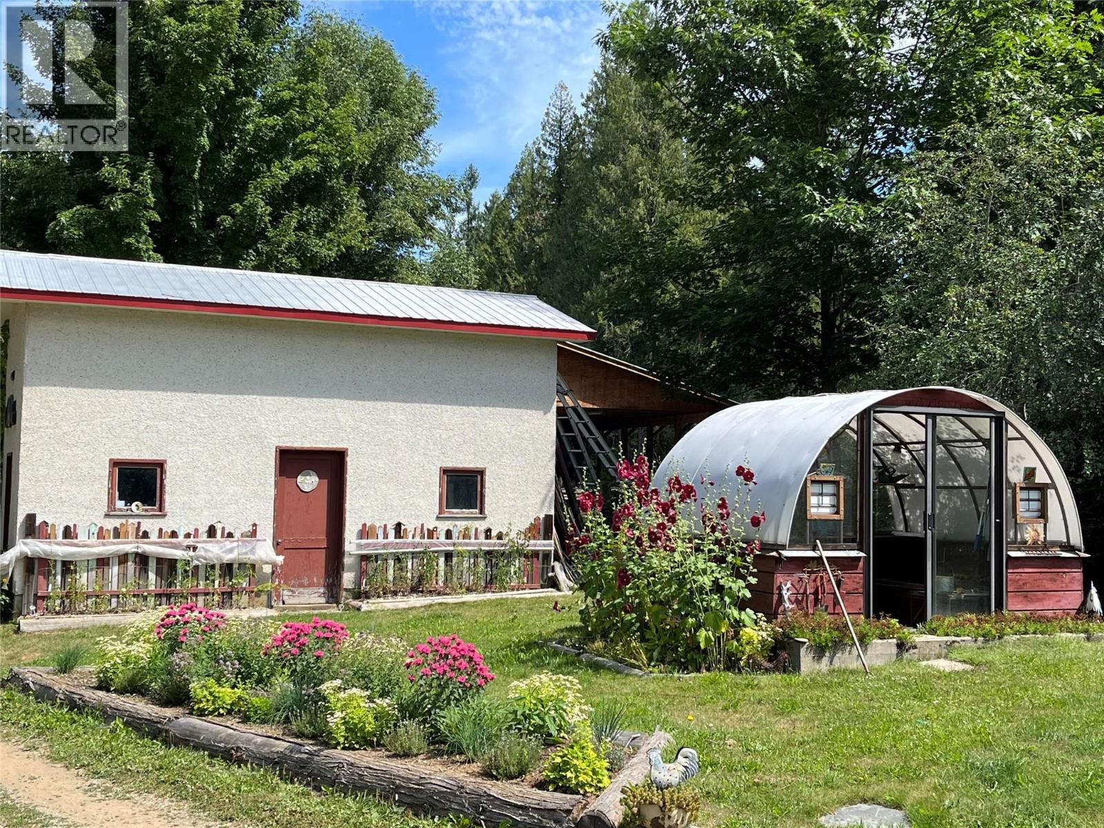 3371 Highway 3b, Fruitvale, British Columbia  V0G 1L1 - Photo 40 - 10372232