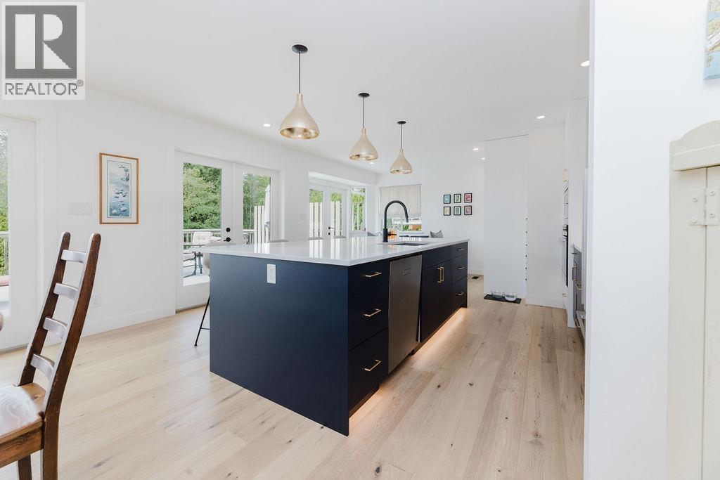 341 Harry Road, Gibsons, British Columbia  V0N 1V5 - Photo 12 - R3078371