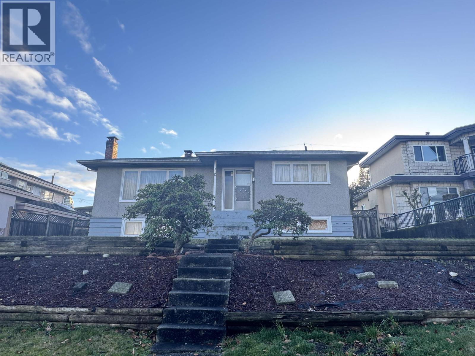 4144 Price Crescent, Burnaby, British Columbia  V5G 2N1 - Photo 2 - R3078383