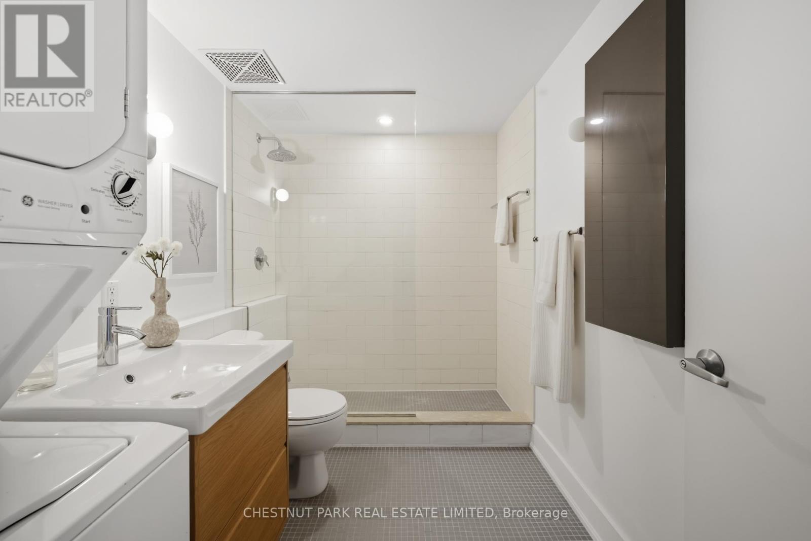 215 - 637 Lakeshore Boulevard W, Toronto, Ontario M5V 3J6 - Photo 22 - C12688568