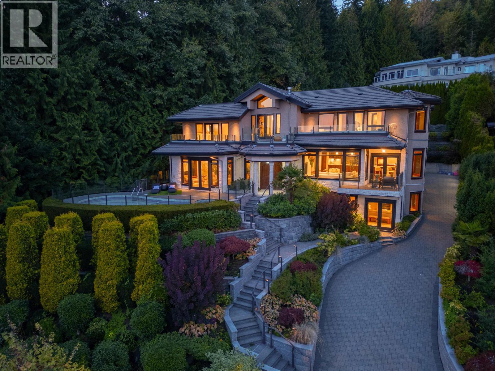 2673 FINCH HILL, West Vancouver, British Columbia