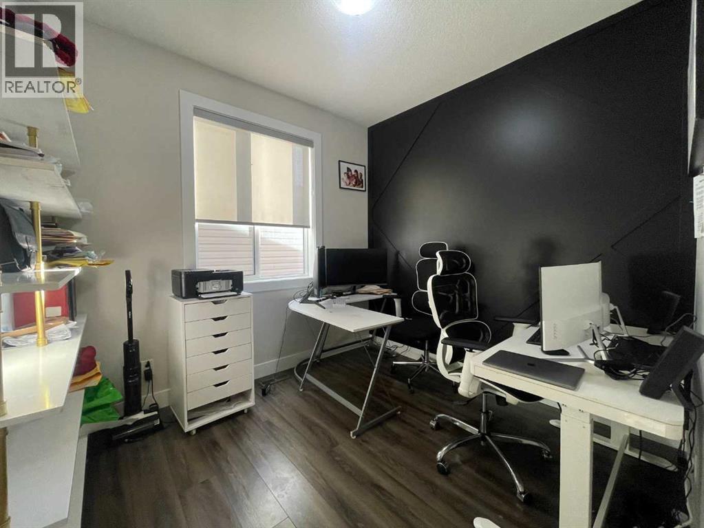 220 Carringham Road Nw, Calgary, Alberta  T3P 1V4 - Photo 4 - A2278406