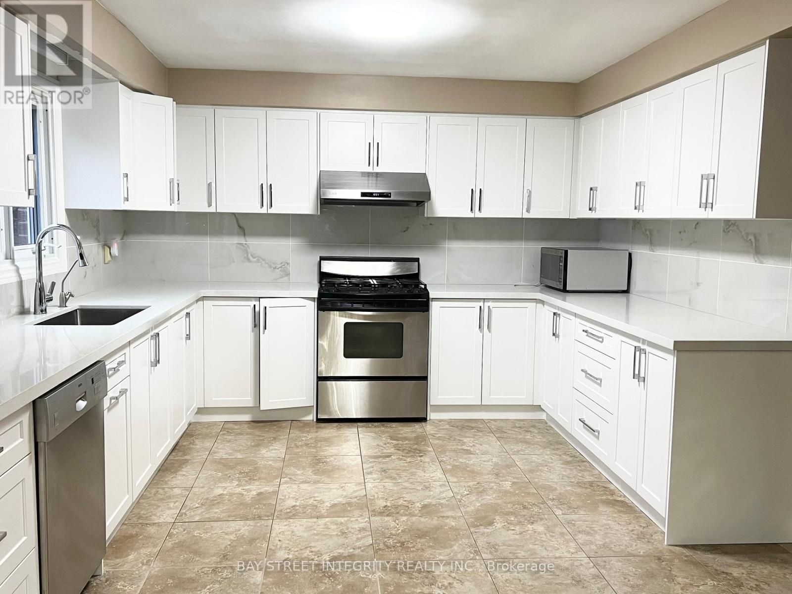 61 Morbank Drive, Toronto, Ontario  M1V 2M1 - Photo 7 - E12688620