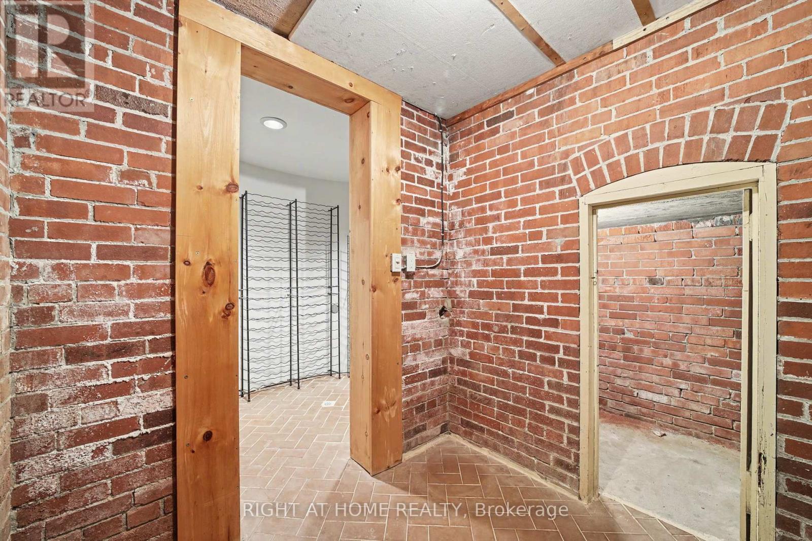 32 Hollywood Crescent, Toronto, Ontario  M4L 2K5 - Photo 45 - E12685410