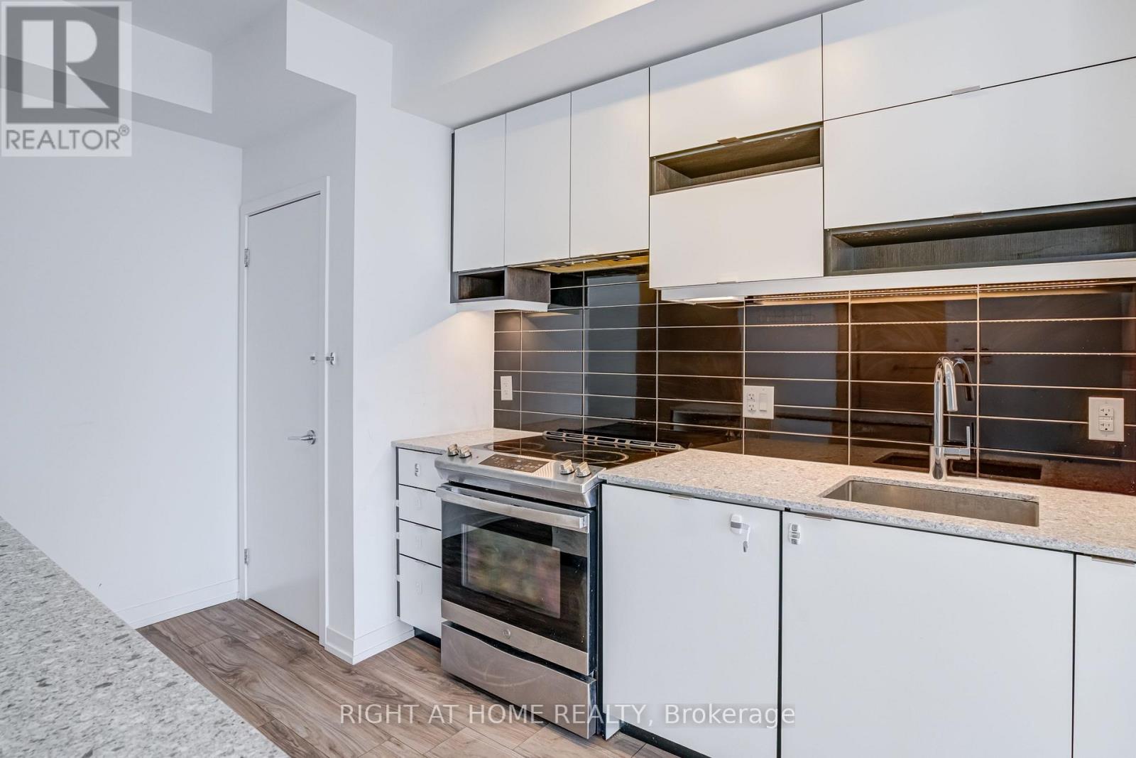 2811 - 4065 Confederation Parkway, Mississauga, Ontario  L5B 0L4 - Photo 10 - W12688588