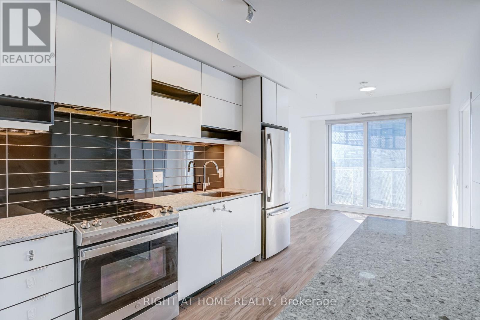 2811 - 4065 Confederation Parkway, Mississauga, Ontario  L5B 0L4 - Photo 11 - W12688588