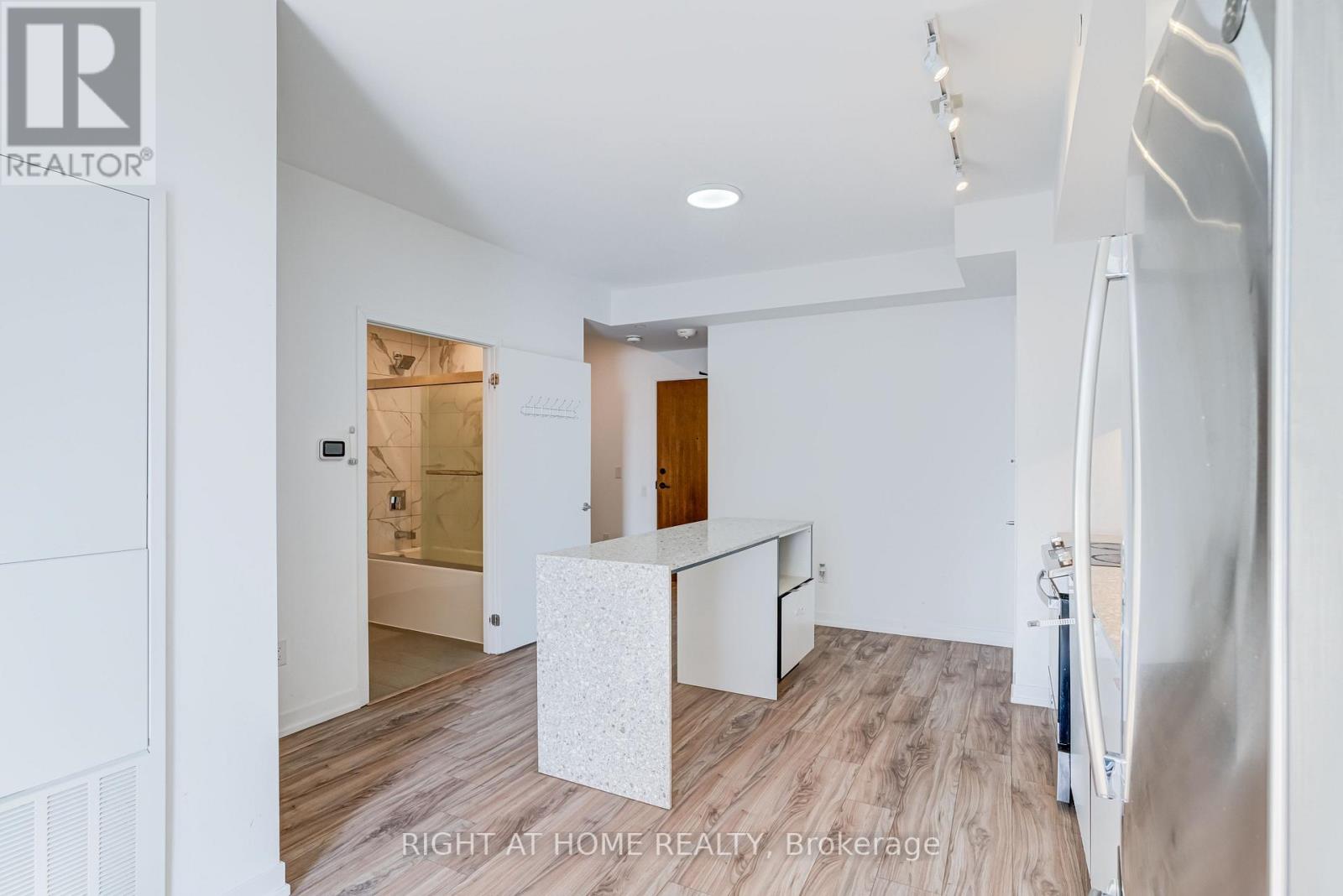 2811 - 4065 Confederation Parkway, Mississauga, Ontario  L5B 0L4 - Photo 8 - W12688588