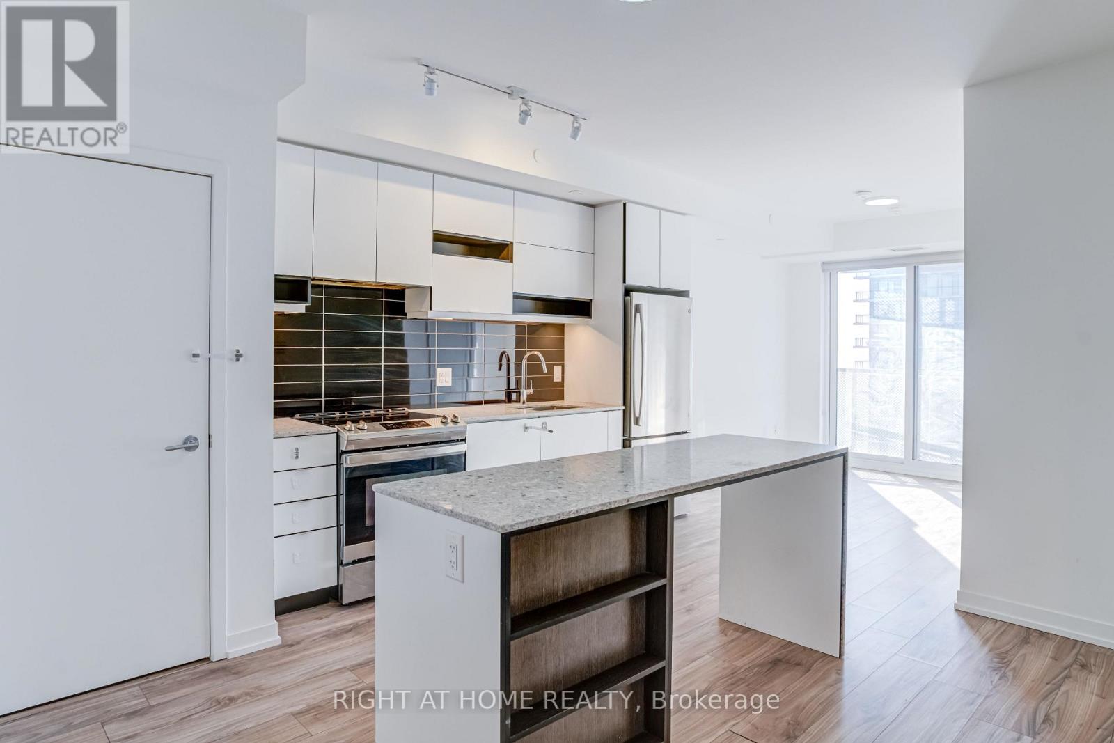 2811 - 4065 Confederation Parkway, Mississauga, Ontario  L5B 0L4 - Photo 9 - W12688588