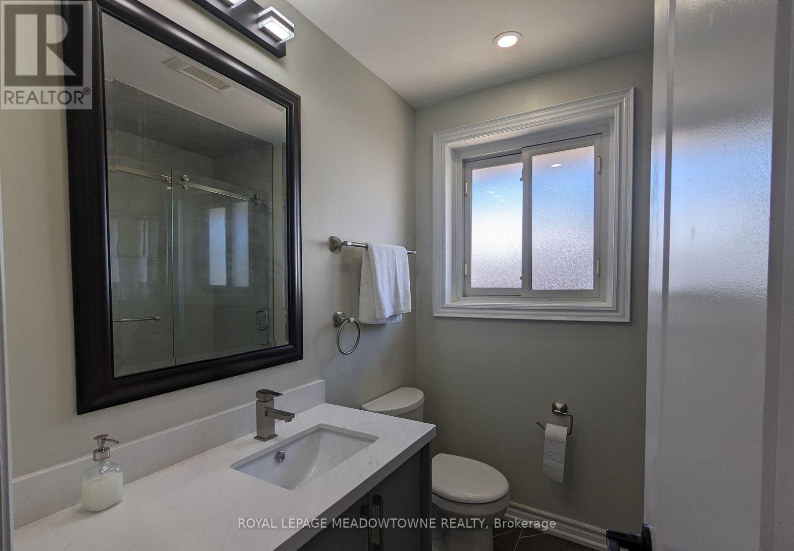 Upper - 240 Wellesworth Drive, Toronto, Ontario  M9C 4S6 - Photo 11 - W12688618