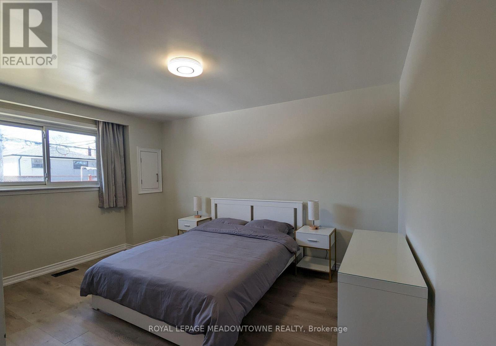 Upper - 240 Wellesworth Drive, Toronto, Ontario  M9C 4S6 - Photo 12 - W12688618