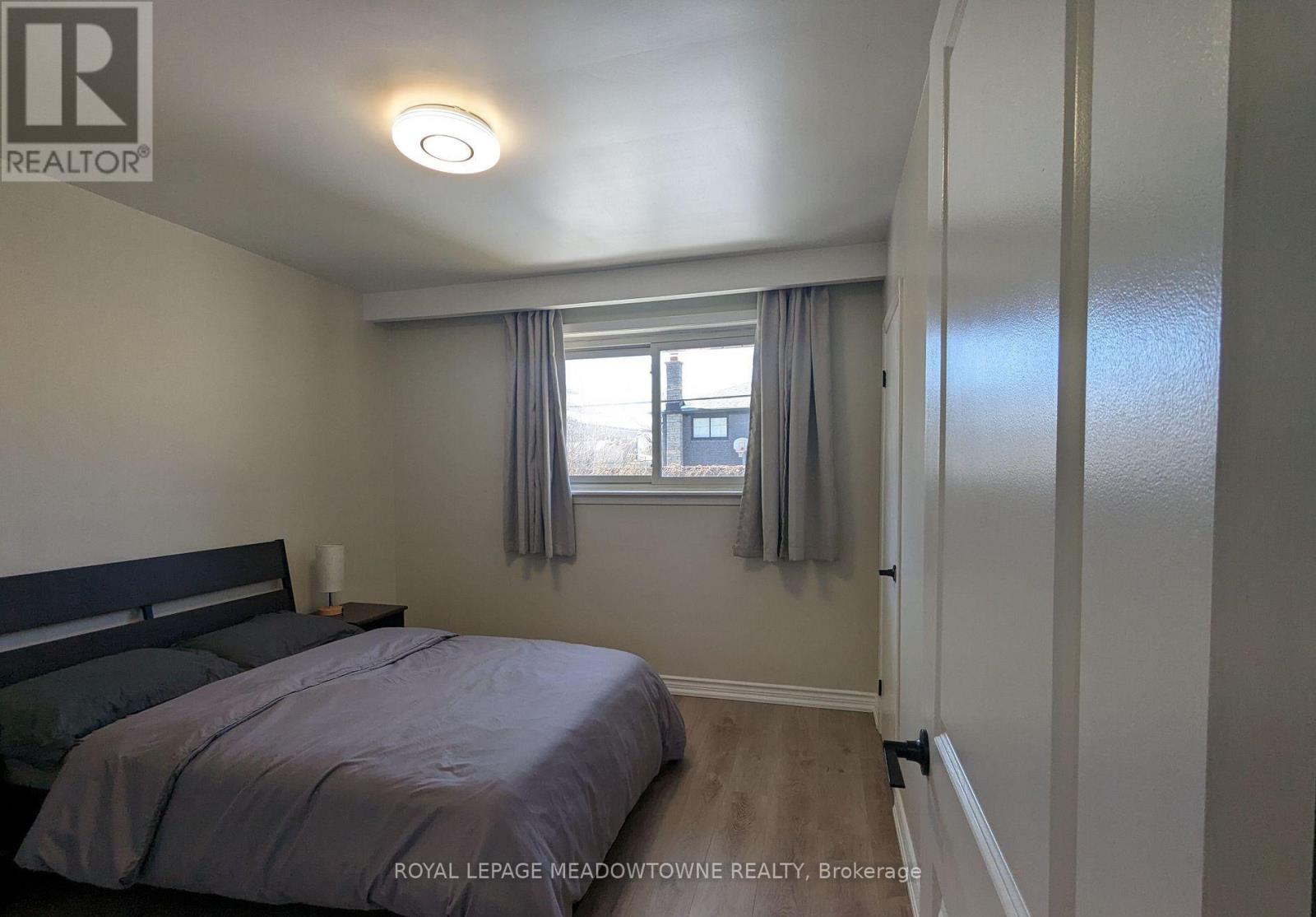 Upper - 240 Wellesworth Drive, Toronto, Ontario  M9C 4S6 - Photo 13 - W12688618