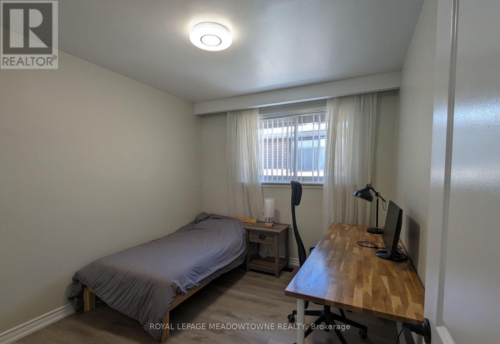 Upper - 240 Wellesworth Drive, Toronto, Ontario  M9C 4S6 - Photo 14 - W12688618