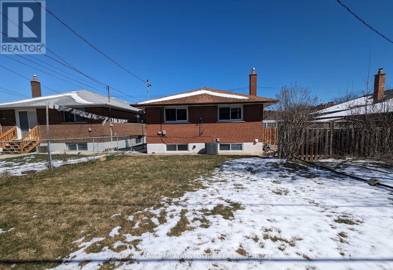 Upper - 240 Wellesworth Drive, Toronto, Ontario  M9C 4S6 - Photo 15 - W12688618