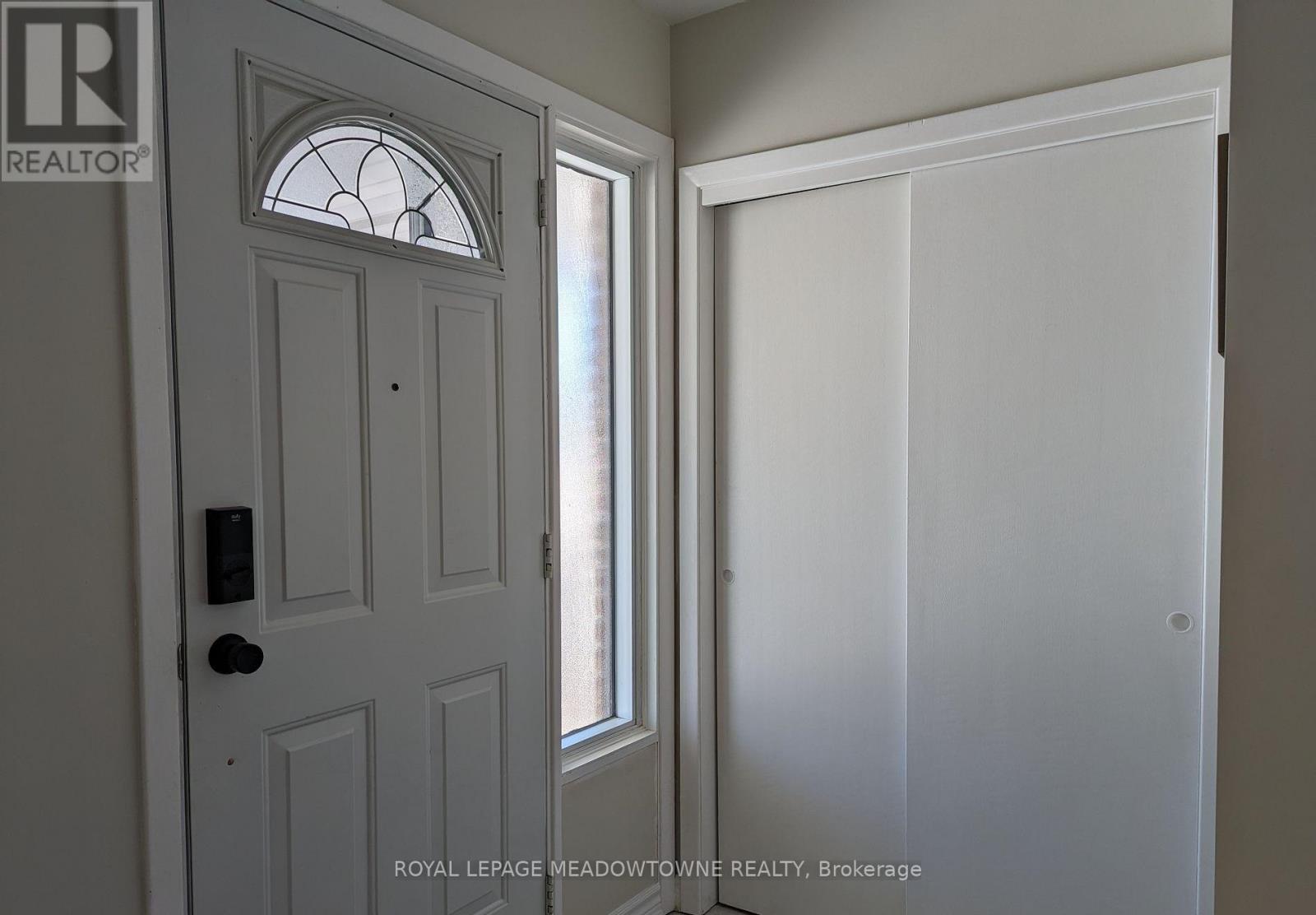 Upper - 240 Wellesworth Drive, Toronto, Ontario  M9C 4S6 - Photo 3 - W12688618