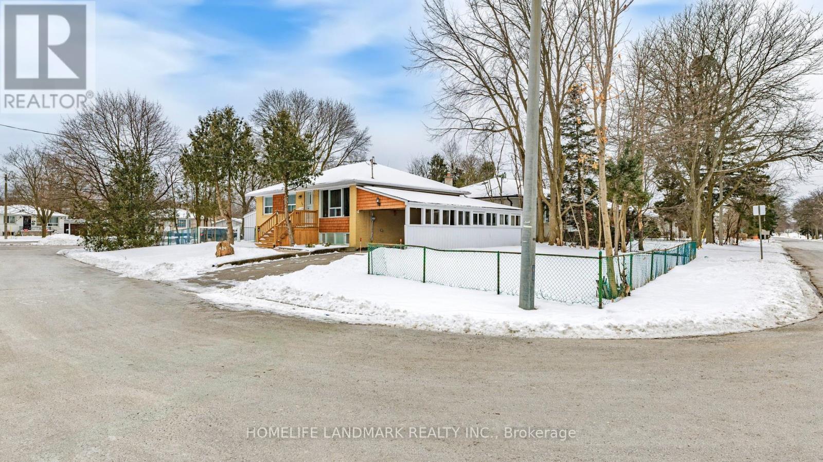 424 Bonita Crescent, Richmond Hill, Ontario  L4C 3N1 - Photo 3 - N12684998