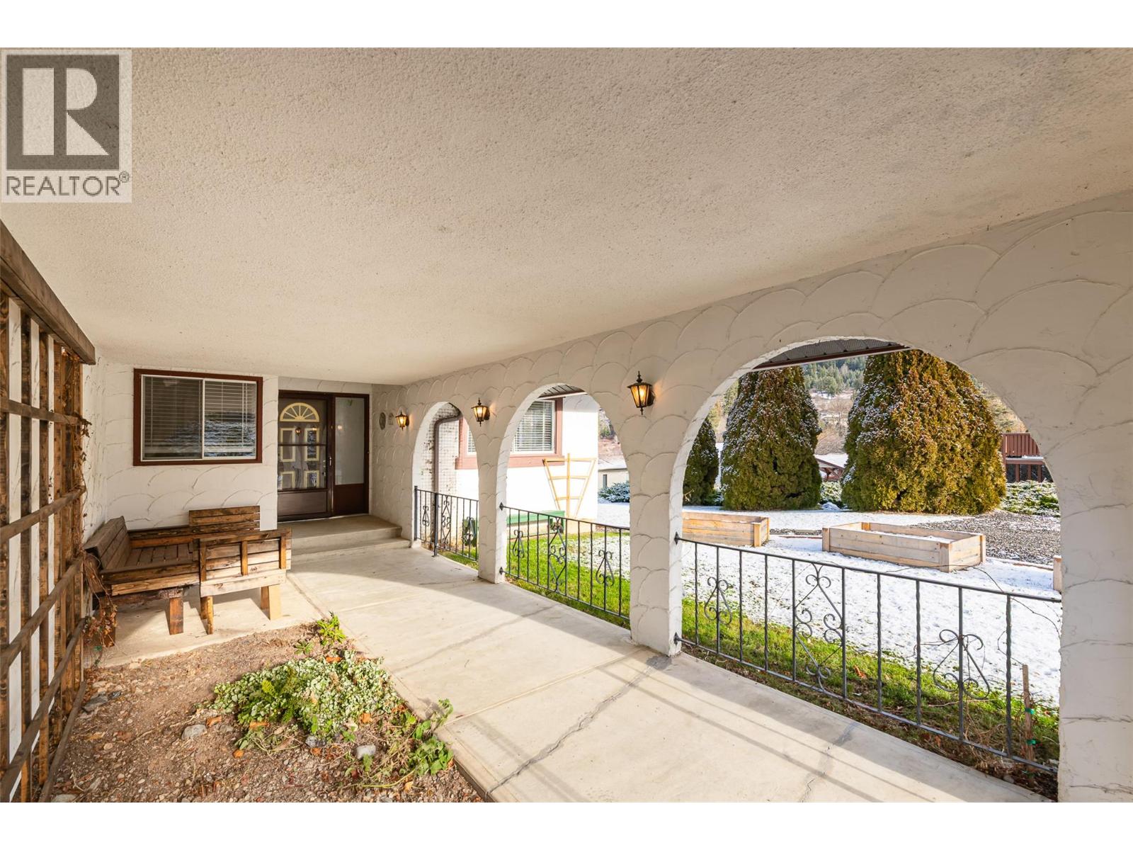 703 11TH Avenue N, Creston, British Columbia