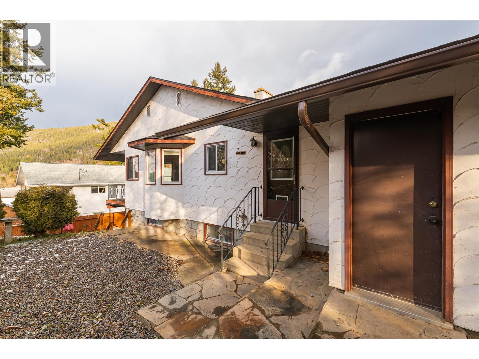 703 11th Avenue N, Creston, British Columbia  V0B 1G4 - Photo 40 - 10372190