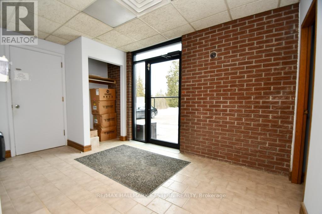 1970 Brown Line, Cavan Monaghan, Ontario  K9J 6Z9 - Photo 9 - X12688728