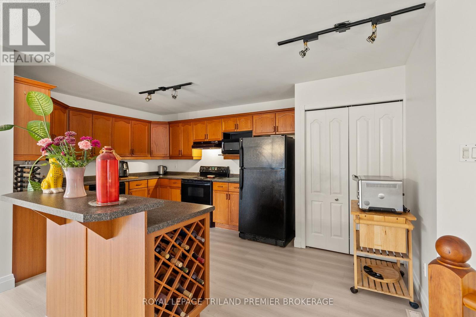 408 Brookhaven Place, London East, Ontario  N5Y 5N5 - Photo 7 - X12688734