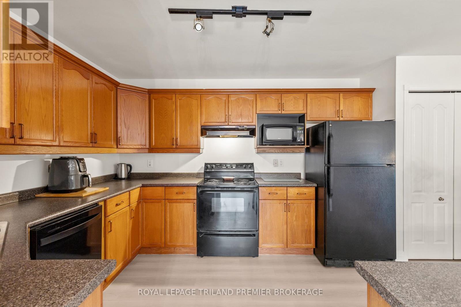 408 Brookhaven Place, London East, Ontario  N5Y 5N5 - Photo 9 - X12688734