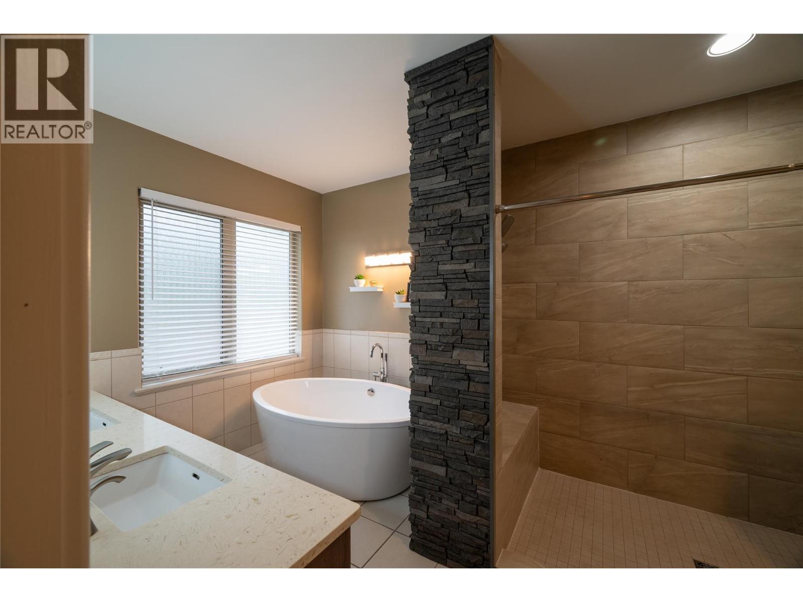 585 Coyote Drive, Kamloops, British Columbia  V2C 6T9 - Photo 35 - 10372533