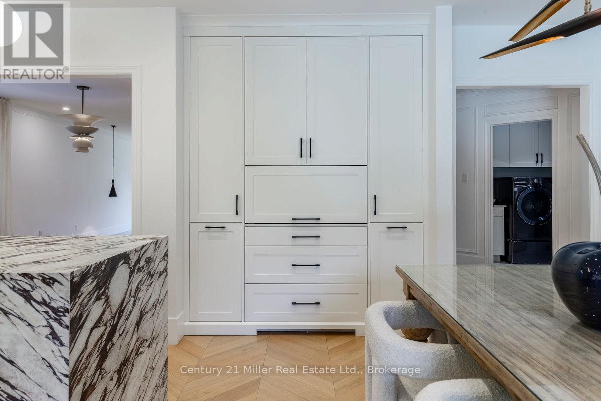 1031 Masters Green, Oakville, Ontario  L6M 2N8 - Photo 11 - W12688792