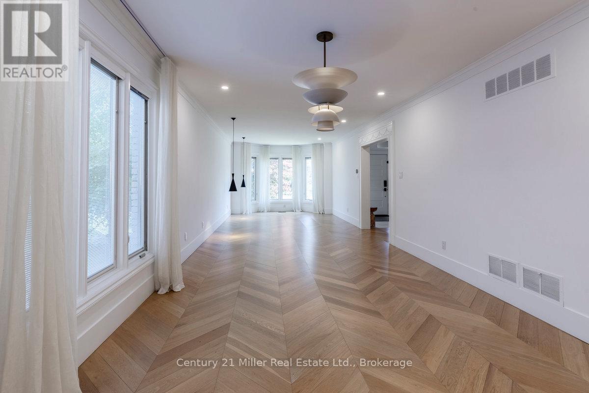 1031 Masters Green, Oakville, Ontario  L6M 2N8 - Photo 14 - W12688792