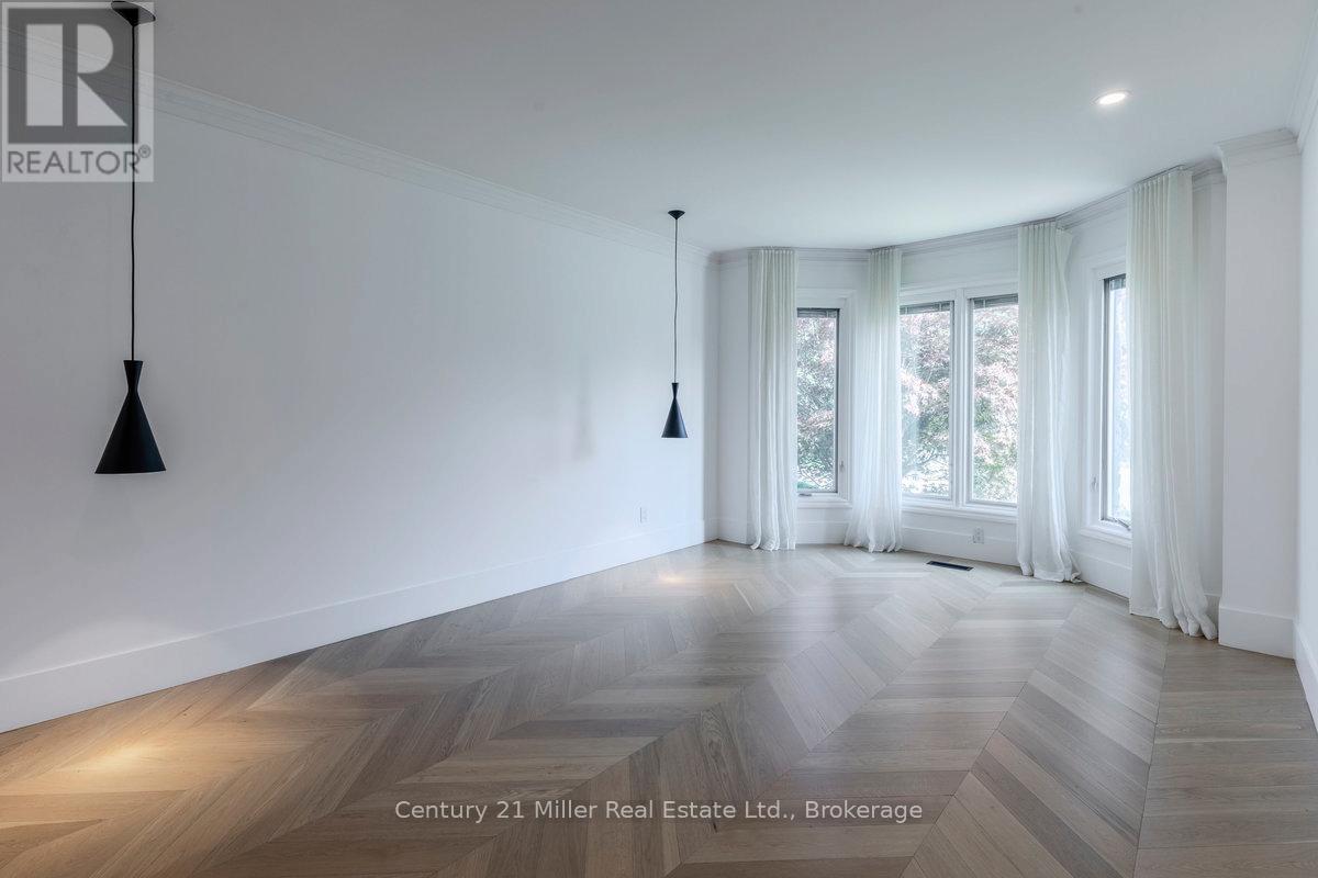 1031 Masters Green, Oakville, Ontario  L6M 2N8 - Photo 16 - W12688792