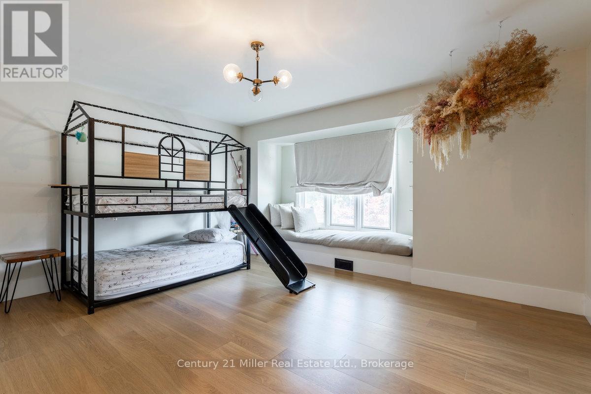 1031 Masters Green, Oakville, Ontario  L6M 2N8 - Photo 22 - W12688792