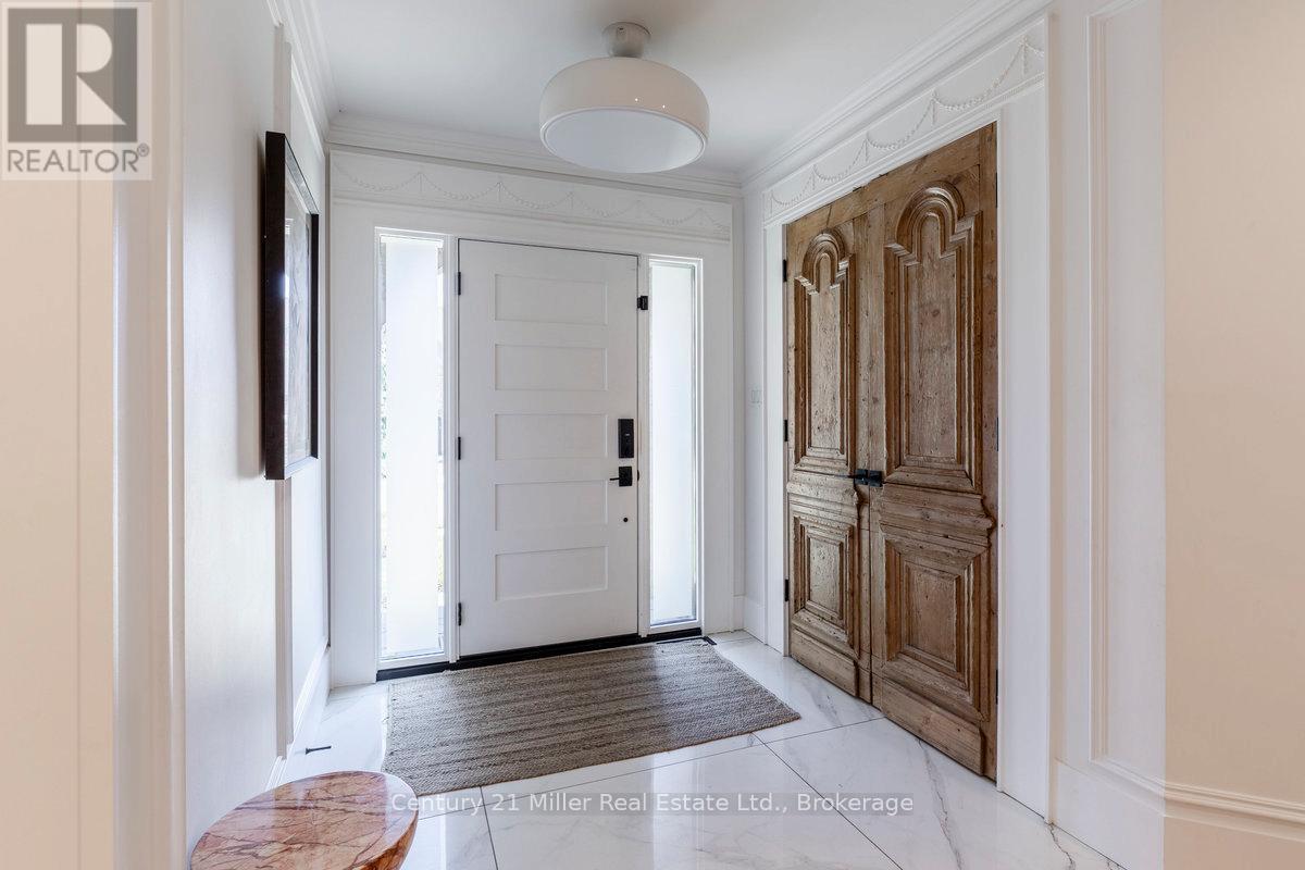 1031 Masters Green, Oakville, Ontario  L6M 2N8 - Photo 3 - W12688792