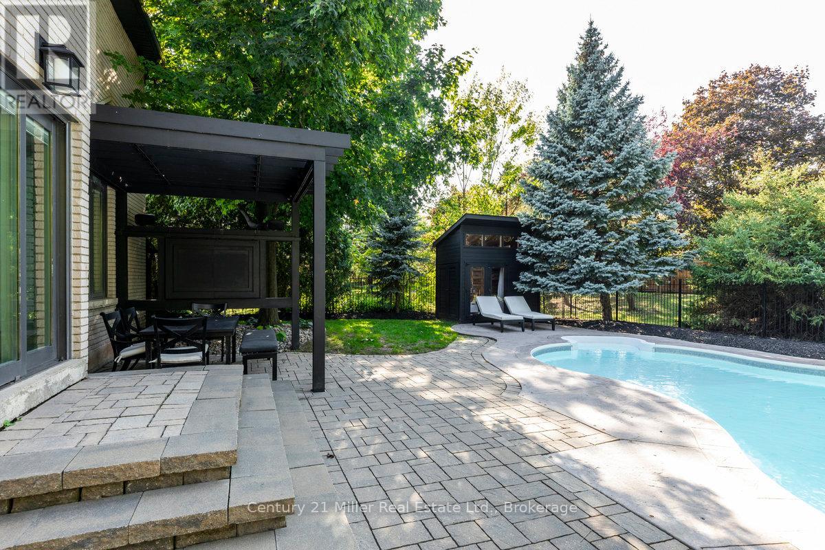 1031 Masters Green, Oakville, Ontario  L6M 2N8 - Photo 35 - W12688792