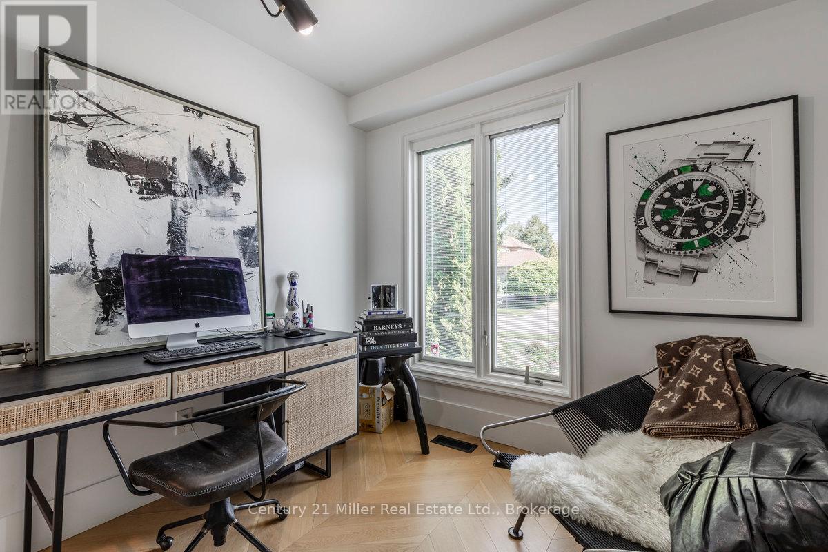 1031 Masters Green, Oakville, Ontario  L6M 2N8 - Photo 5 - W12688792