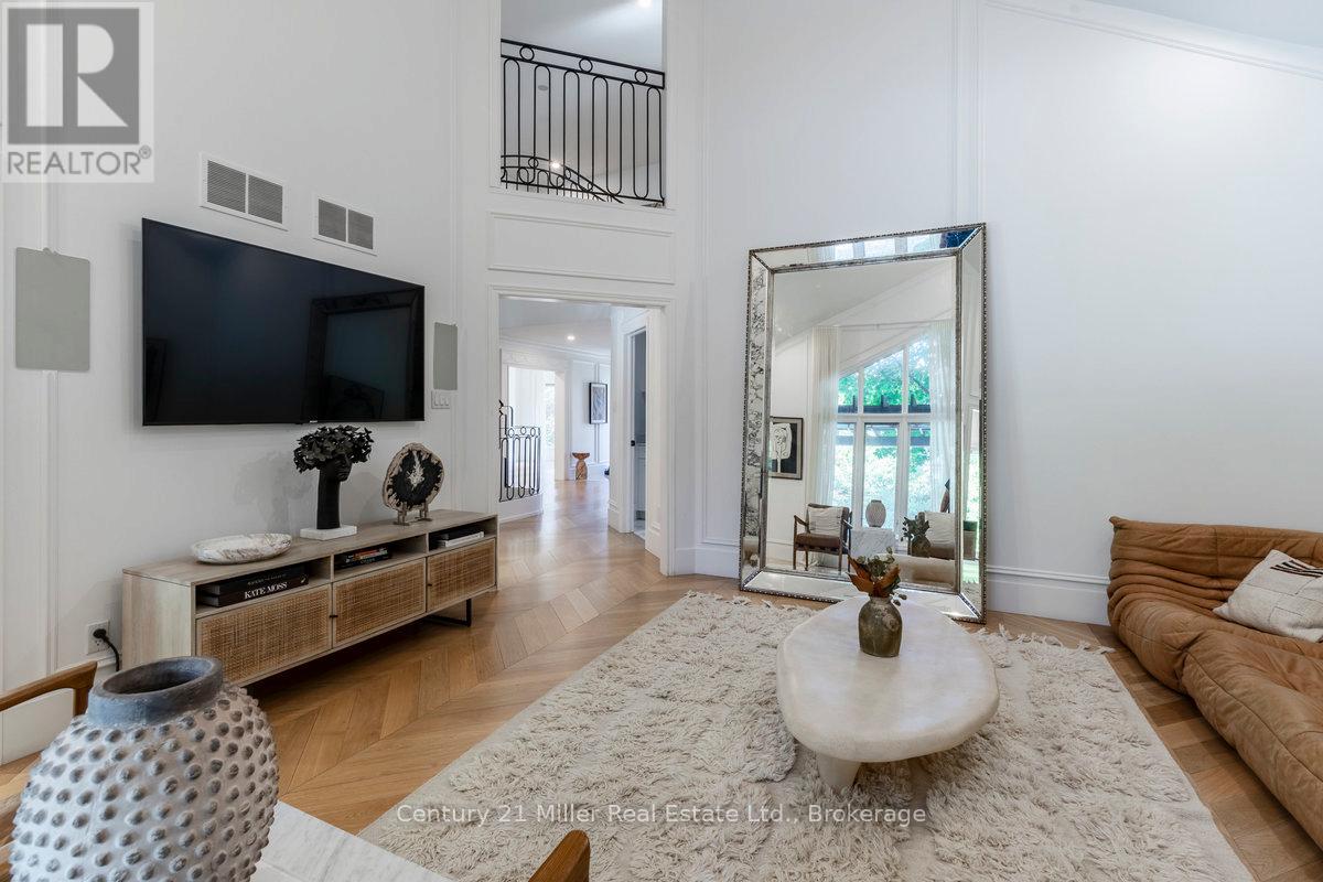 1031 Masters Green, Oakville, Ontario  L6M 2N8 - Photo 7 - W12688792