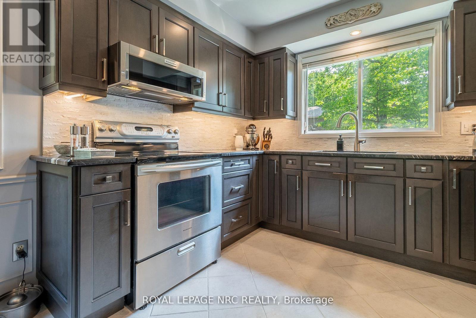 7077 Ridgewood Crescent, Niagara Falls, Ontario  L2J 2C2 - Photo 22 - X12688744