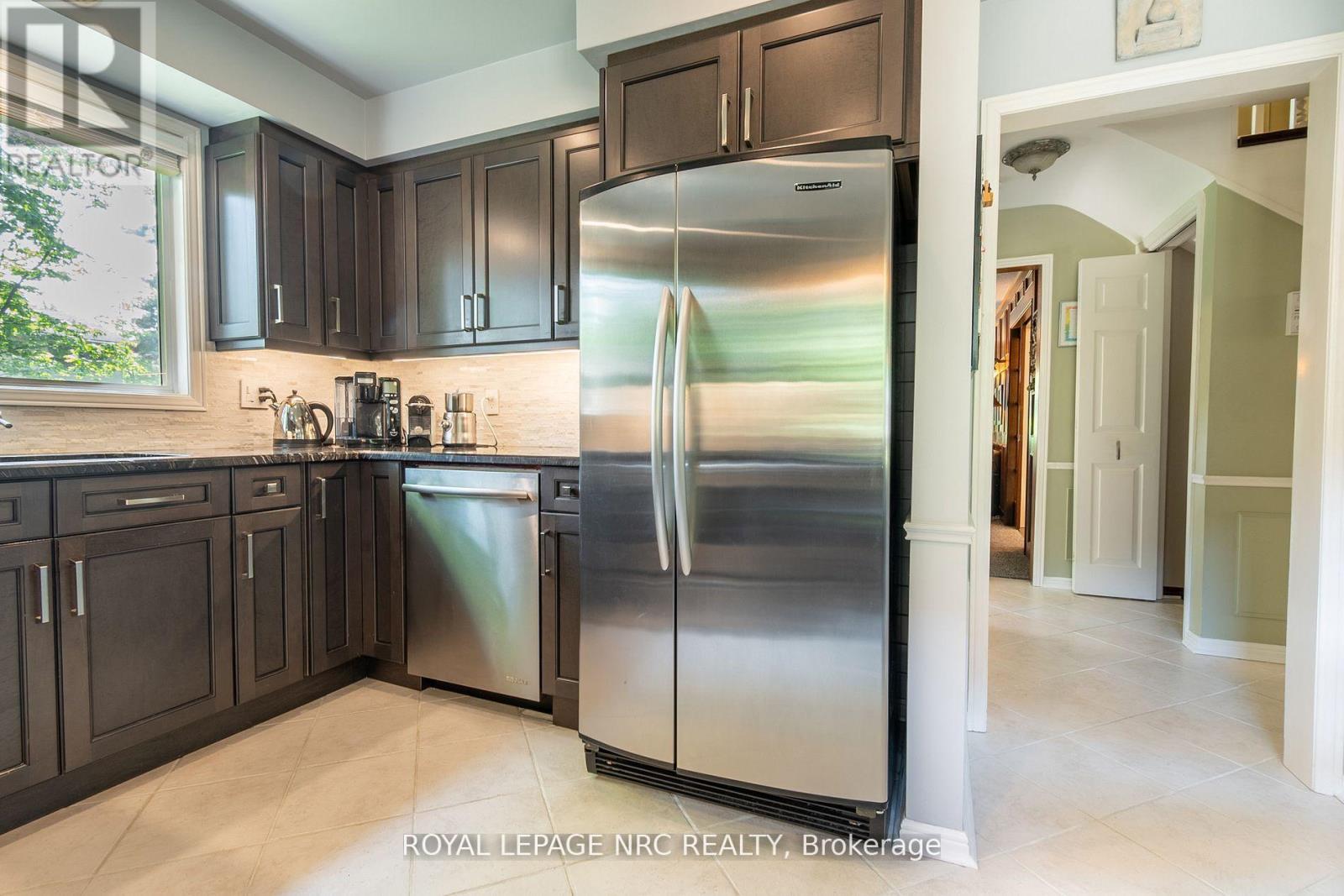 7077 Ridgewood Crescent, Niagara Falls, Ontario  L2J 2C2 - Photo 23 - X12688744