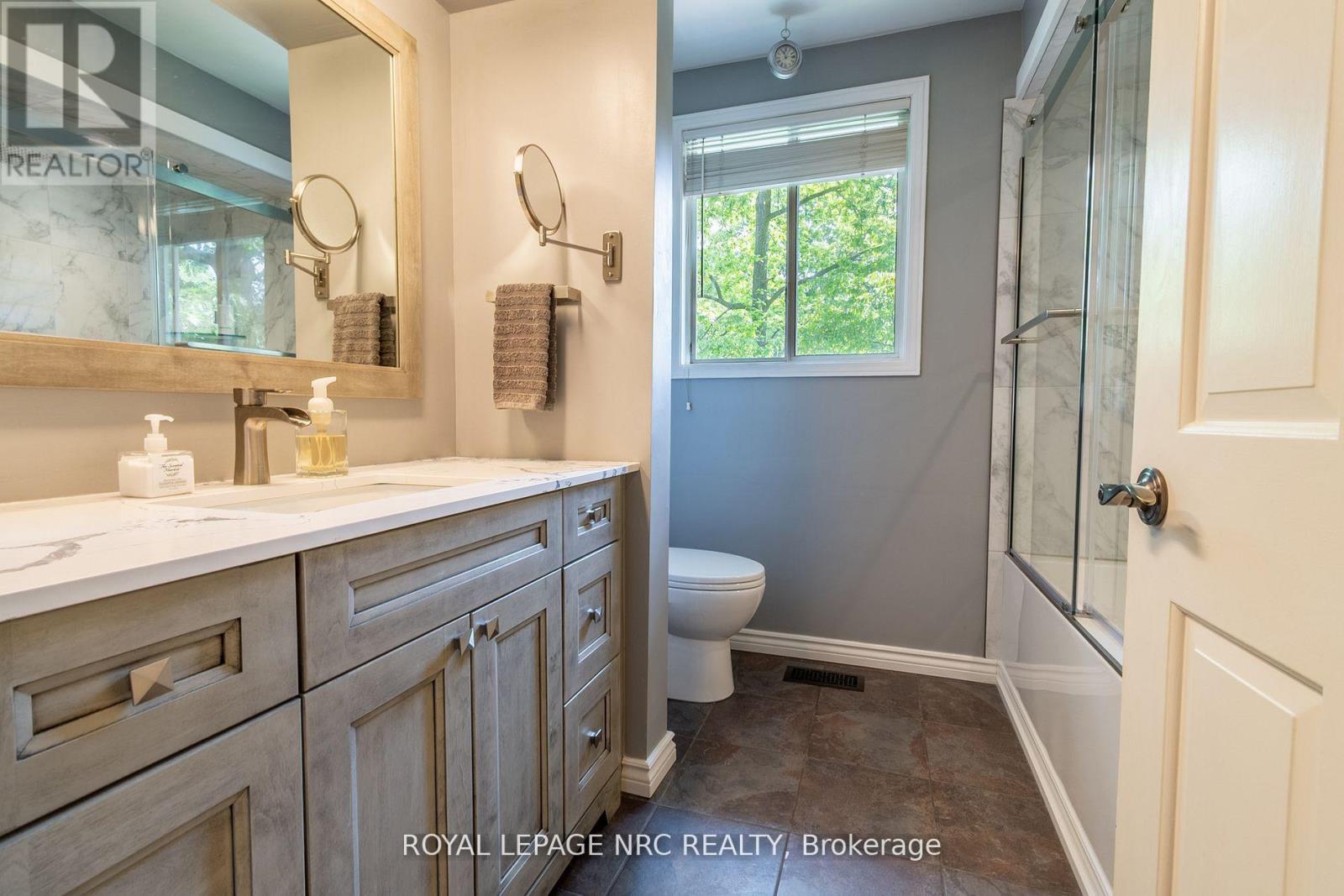 7077 Ridgewood Crescent, Niagara Falls, Ontario  L2J 2C2 - Photo 32 - X12688744