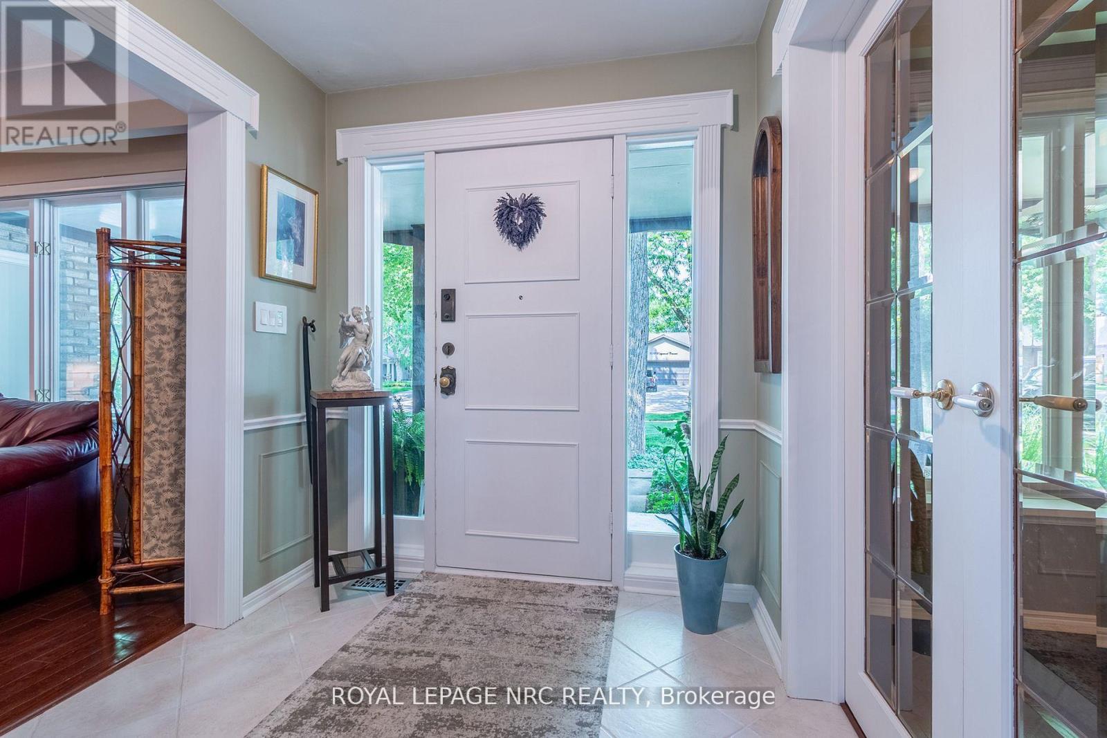 7077 Ridgewood Crescent, Niagara Falls, Ontario  L2J 2C2 - Photo 5 - X12688744