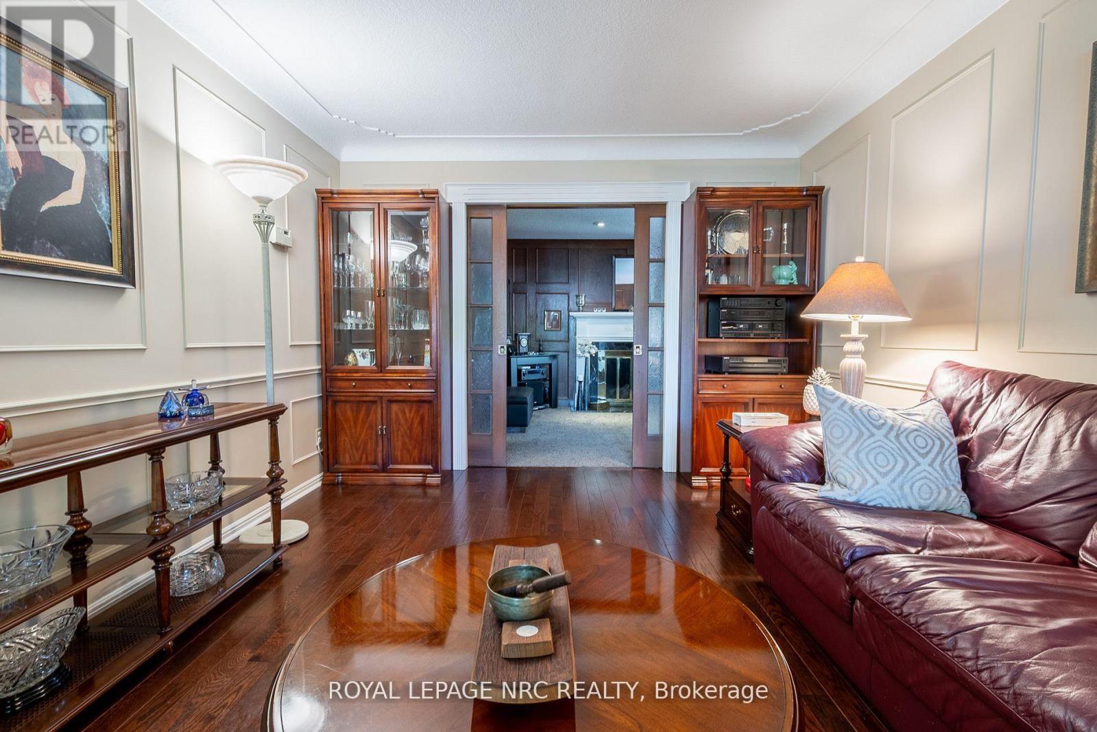 7077 Ridgewood Crescent, Niagara Falls, Ontario  L2J 2C2 - Photo 8 - X12688744