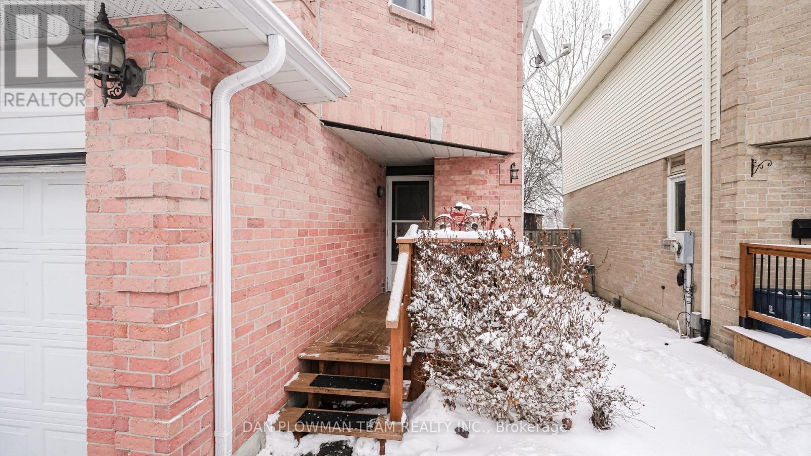 312 Sheffield Court, Oshawa, Ontario  L1J 8J3 - Photo 3 - E12611446