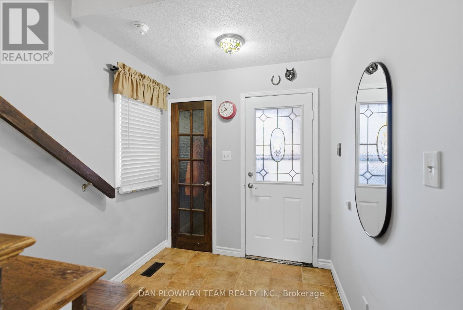 312 Sheffield Court, Oshawa, Ontario  L1J 8J3 - Photo 4 - E12611446