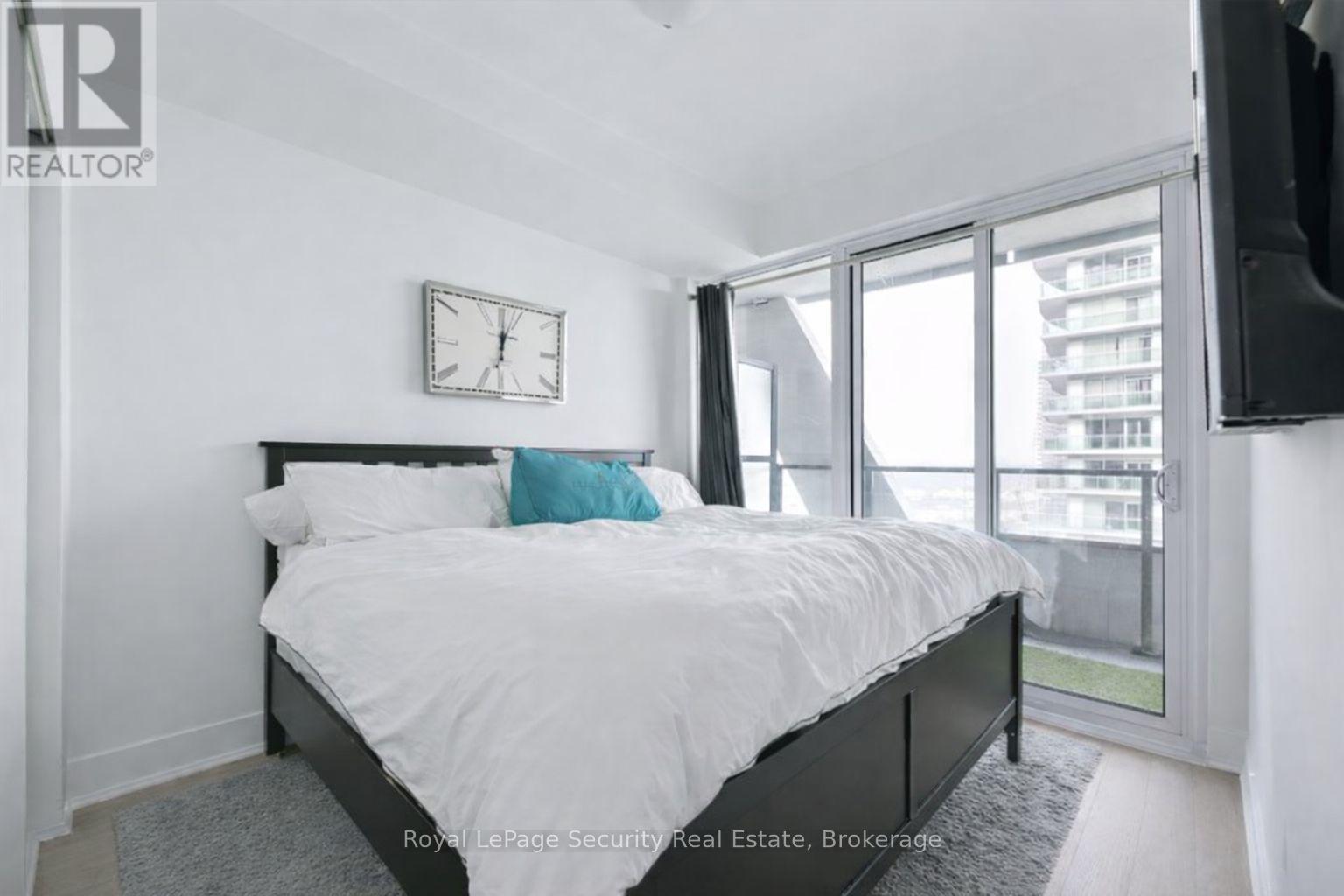 1915 - 30 Shore Breeze Drive, Toronto, Ontario  M8V 0J1 - Photo 9 - W12610798