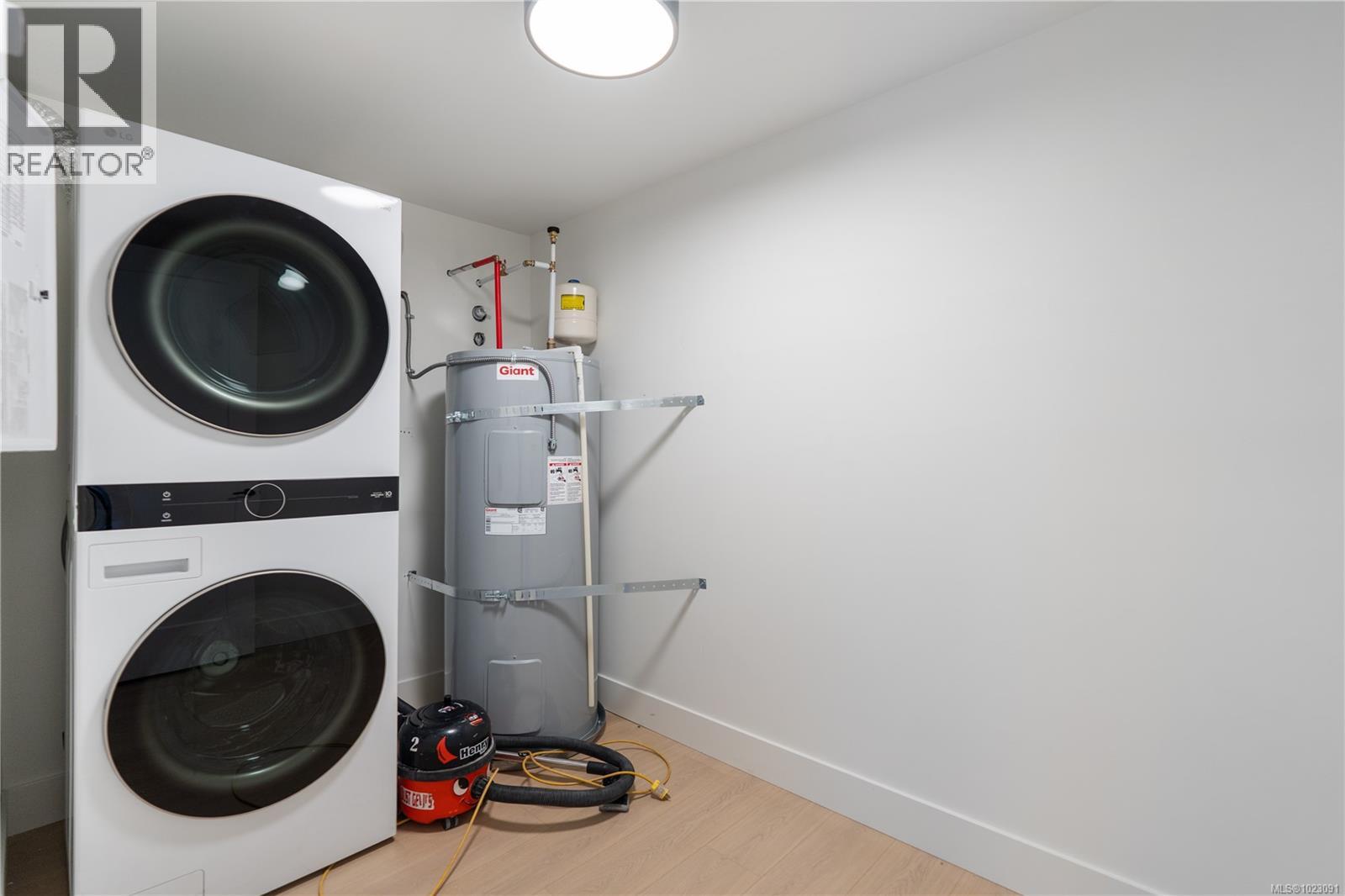 613 Madrona Pl, Langford, British Columbia  V9B 6C6 - Photo 40 - 1023091