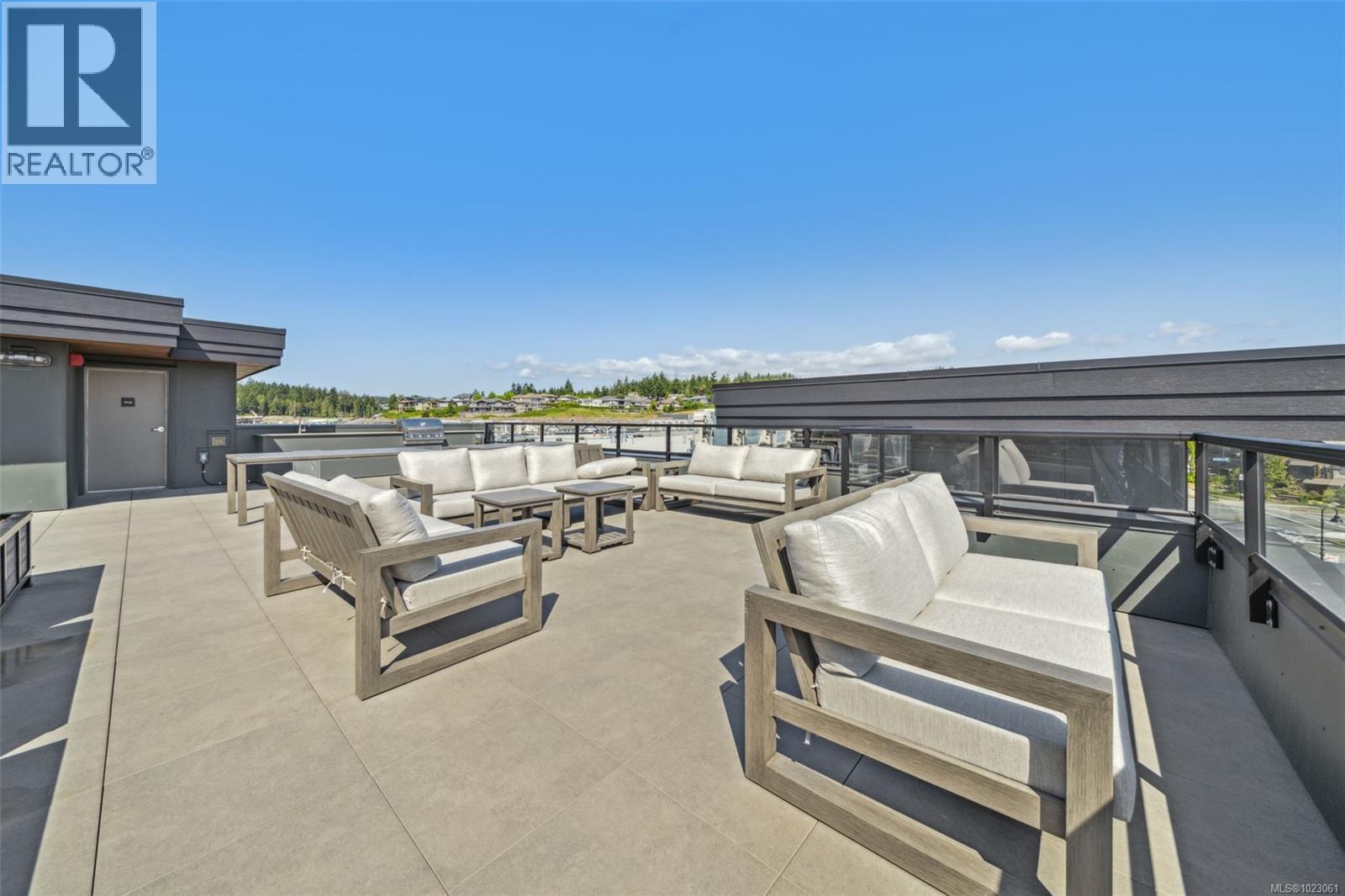 100 3564b Ryder Hesjedal Way, Colwood, British Columbia  V9C 0V3 - Photo 2 - 1023061