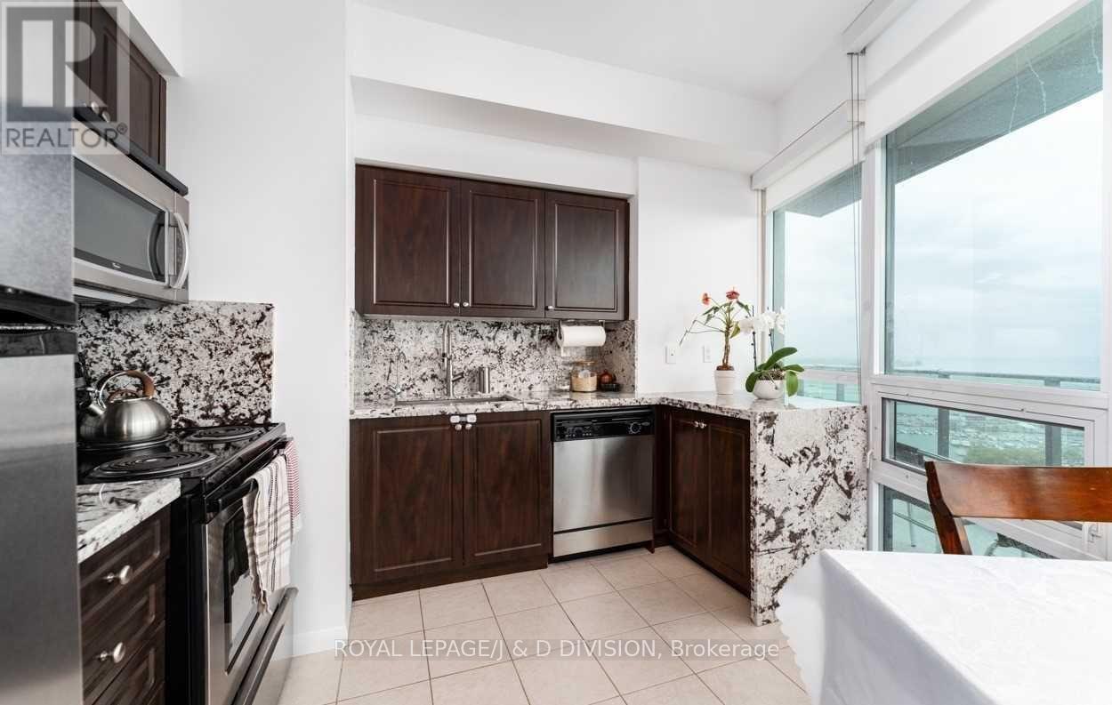 2304 - 215 Fort York Boulevard, Toronto, Ontario  M5V 4A2 - Photo 12 - C12688806