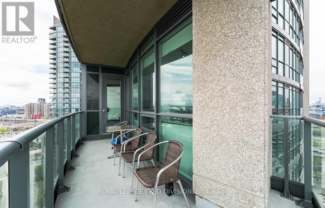 2304 - 215 Fort York Boulevard, Toronto, Ontario  M5V 4A2 - Photo 24 - C12688806